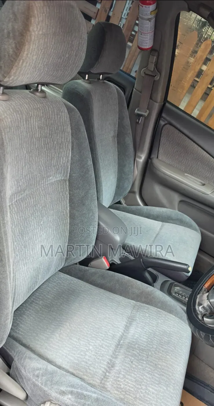 Nissan Sunny 2002 Silver