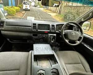 Toyota HiAce 2016 White