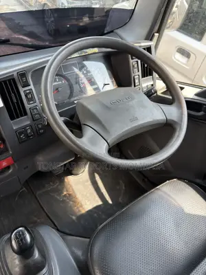 ISUZU Refrigerator Truck