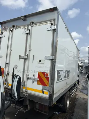 ISUZU Refrigerator Truck