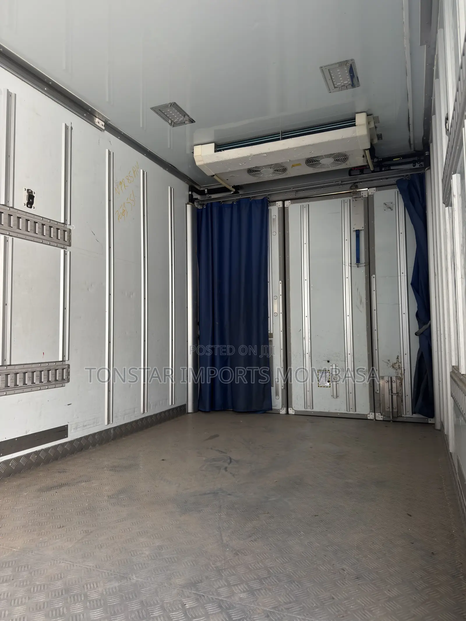 ISUZU Refrigerator Truck
