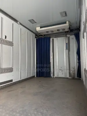 ISUZU Refrigerator Truck