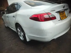 Nissan Fuga 2010 White