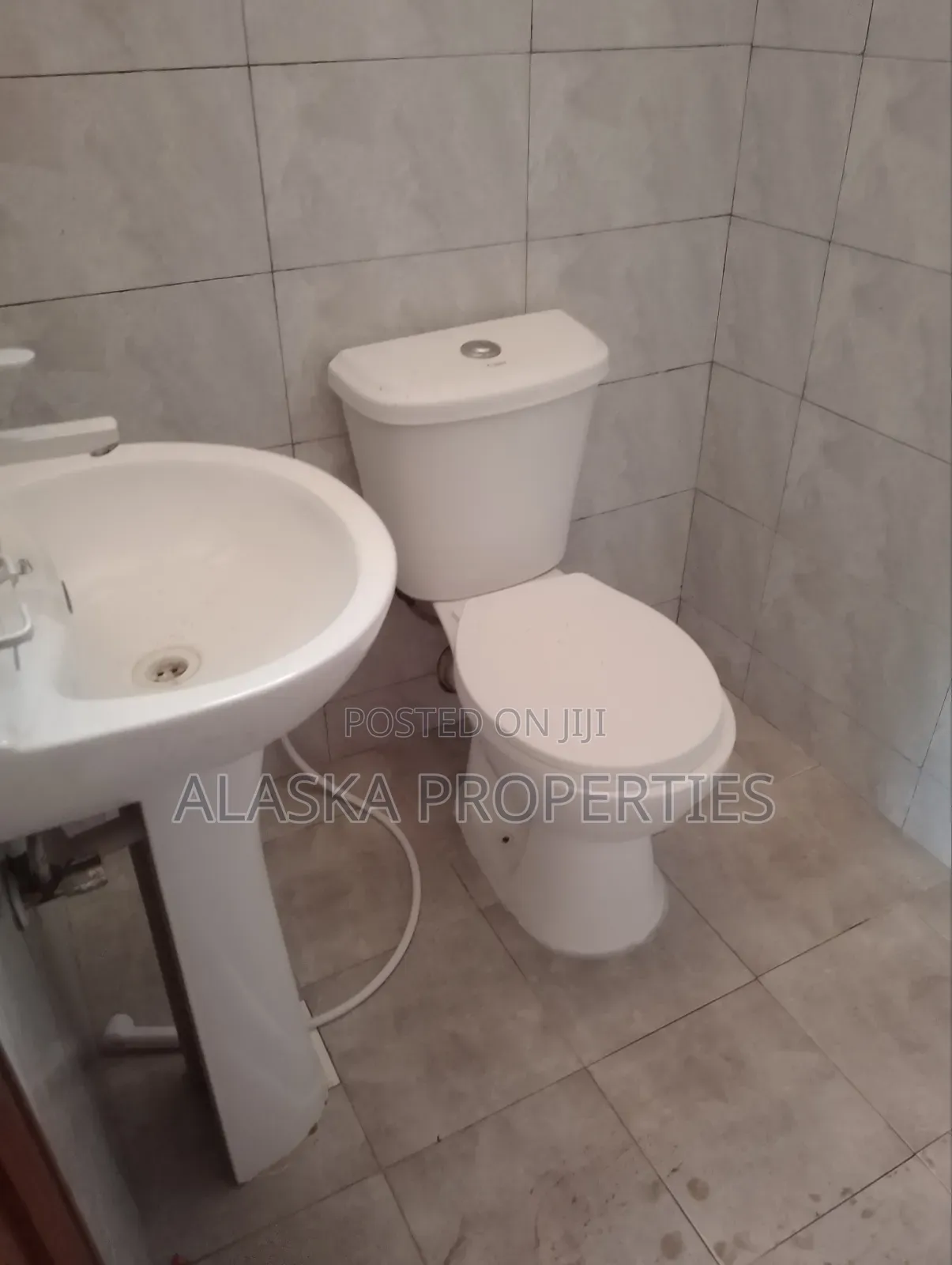 3bdrm Apartment in Beach Road Estate, Nyali Mkomani for rent