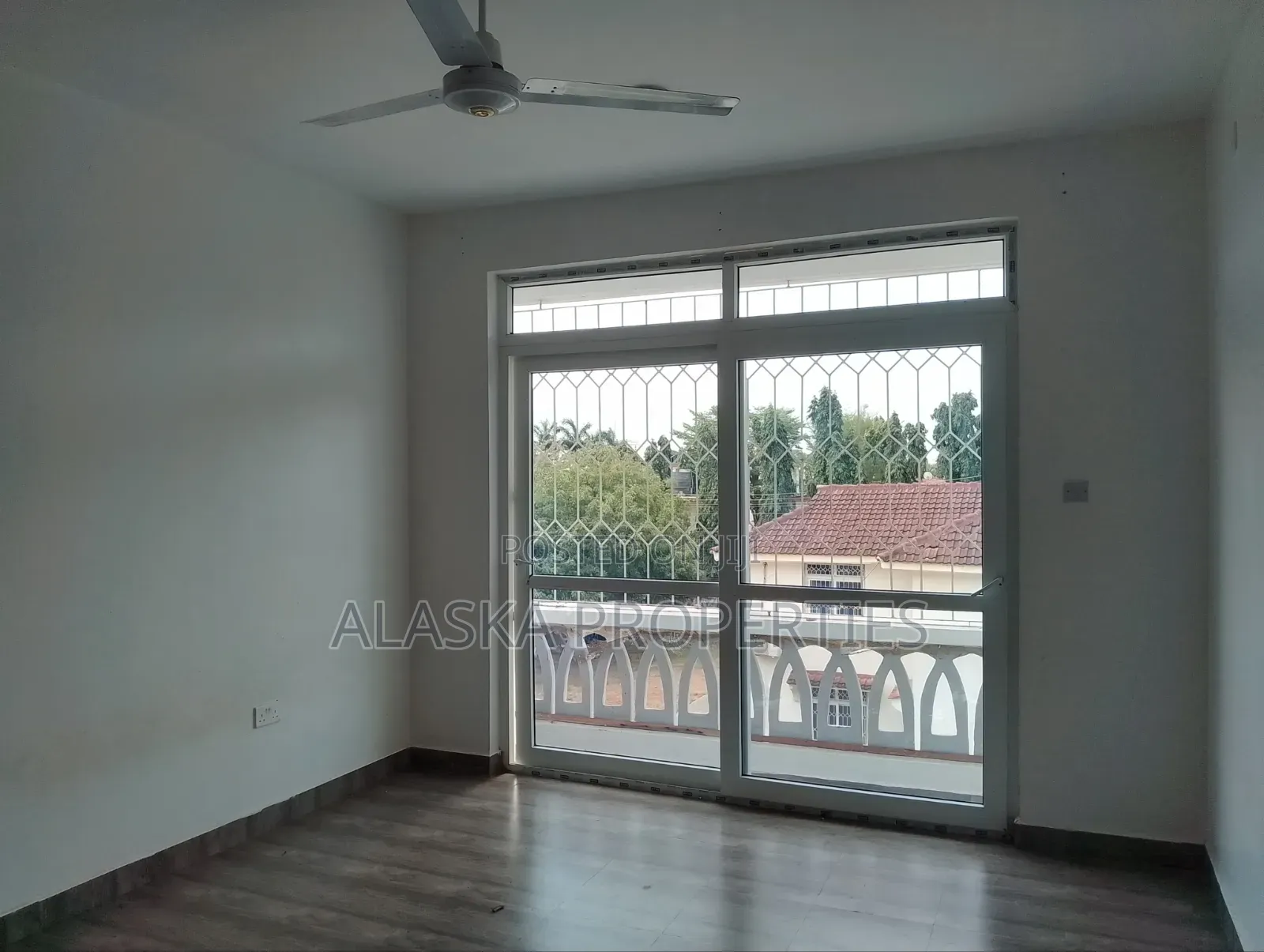 3bdrm Apartment in Beach Road Estate, Nyali Mkomani for rent