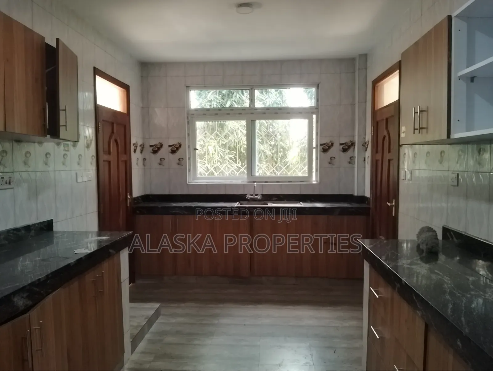 3bdrm Apartment in Beach Road Estate, Nyali Mkomani for rent