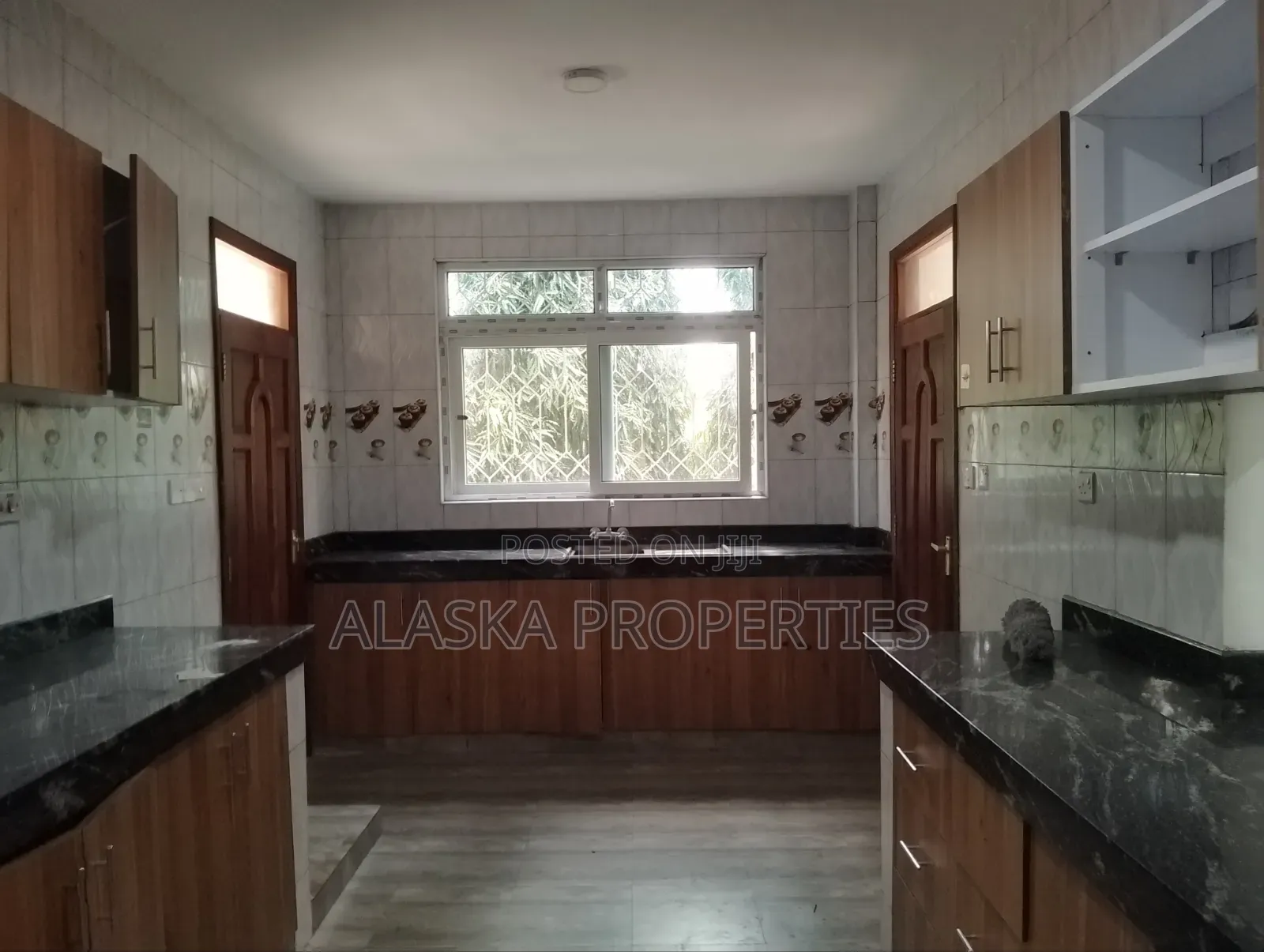 3bdrm Apartment in Beach Road Estate, Nyali Mkomani for rent
