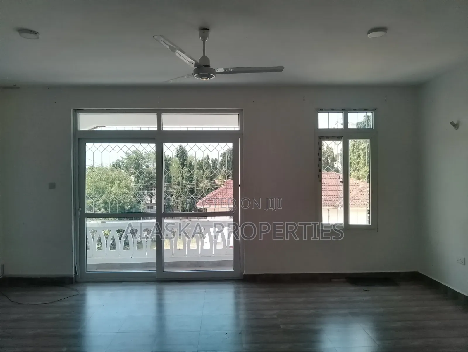 3bdrm Apartment in Beach Road Estate, Nyali Mkomani for rent