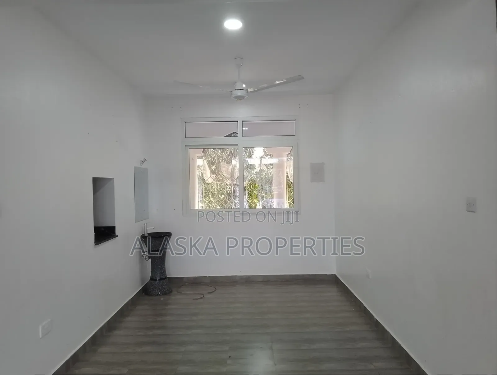 3bdrm Apartment in Beach Road Estate, Nyali Mkomani for rent