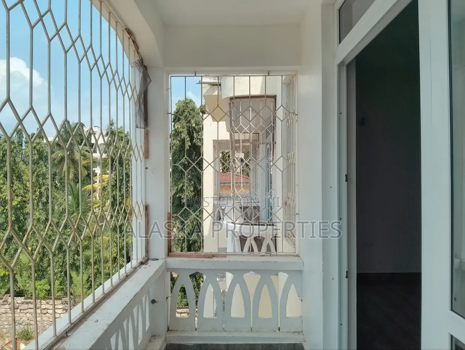 3bdrm Apartment in Beach Road Estate, Nyali Mkomani for rent