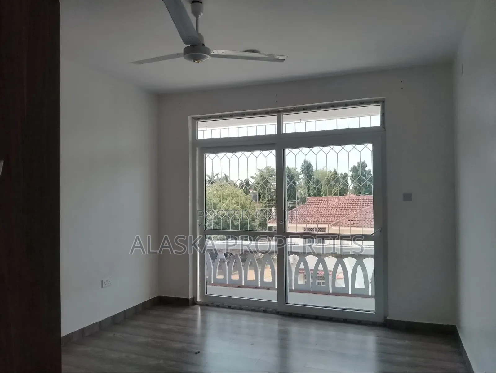 3bdrm Apartment in Beach Road Estate, Nyali Mkomani for rent