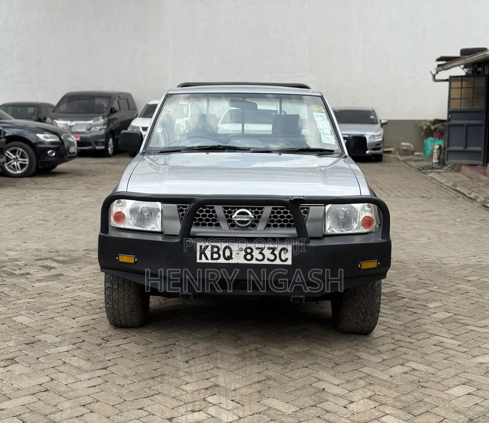 Nissan Hardbody 2010 Gray