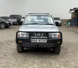 Nissan Hardbody 2010 Gray