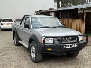 Nissan Hardbody 2010 Gray