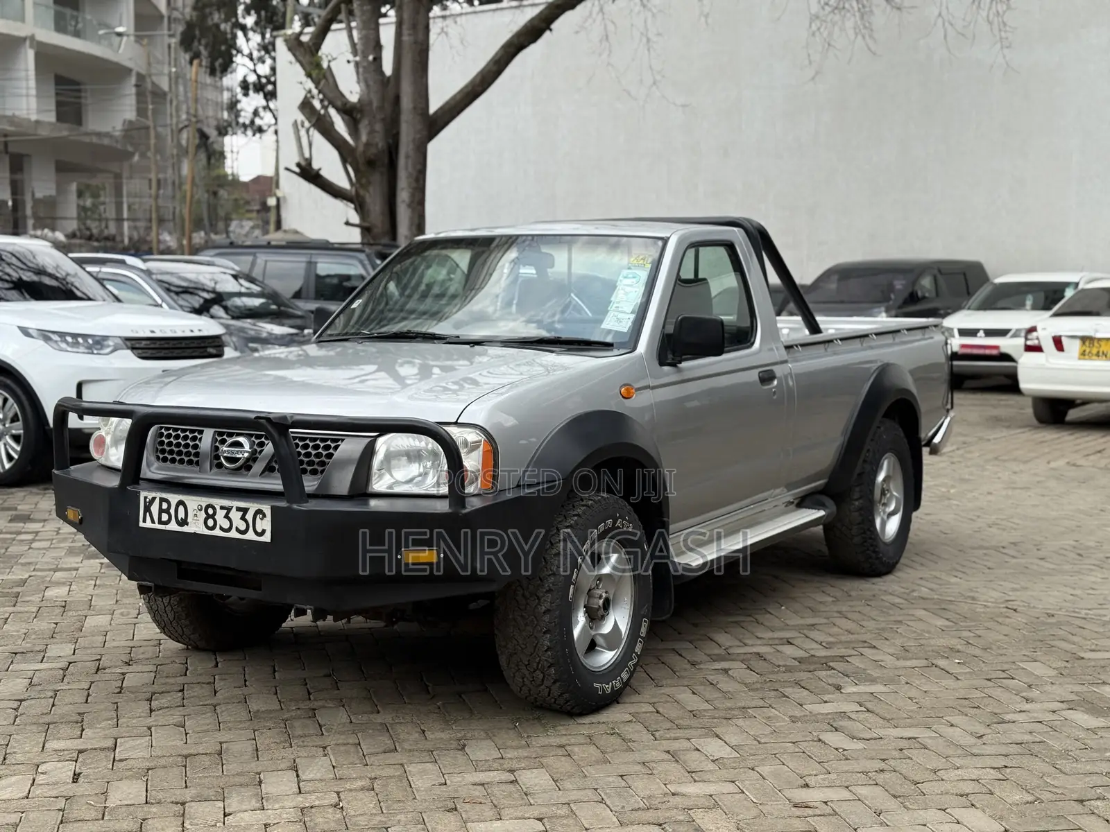 Nissan Hardbody 2010 Gray
