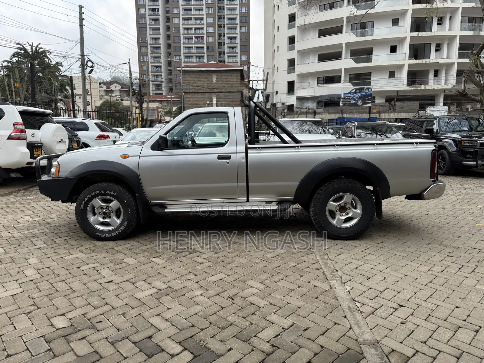 Nissan Hardbody 2010 Gray