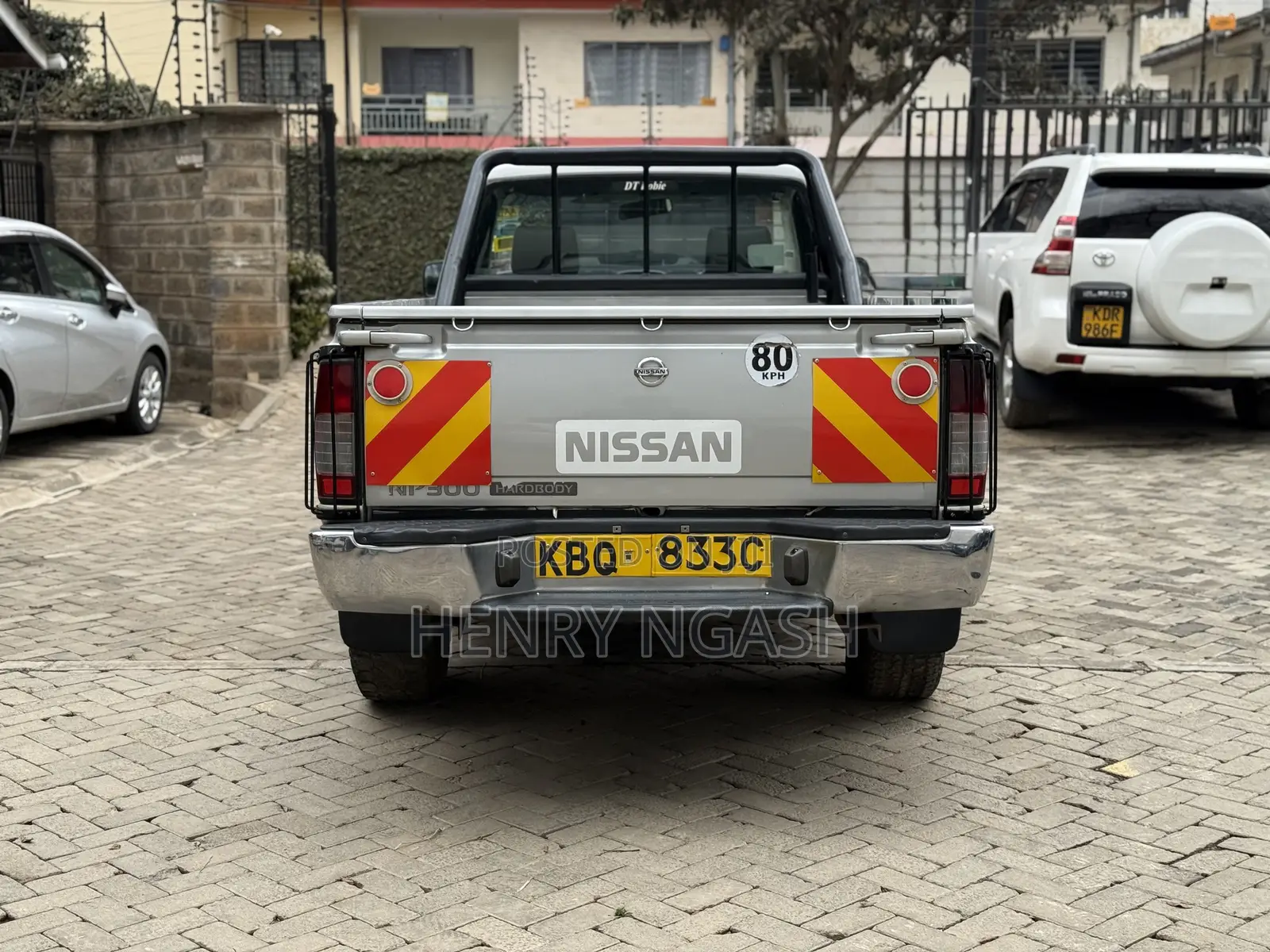 Nissan Hardbody 2010 Gray
