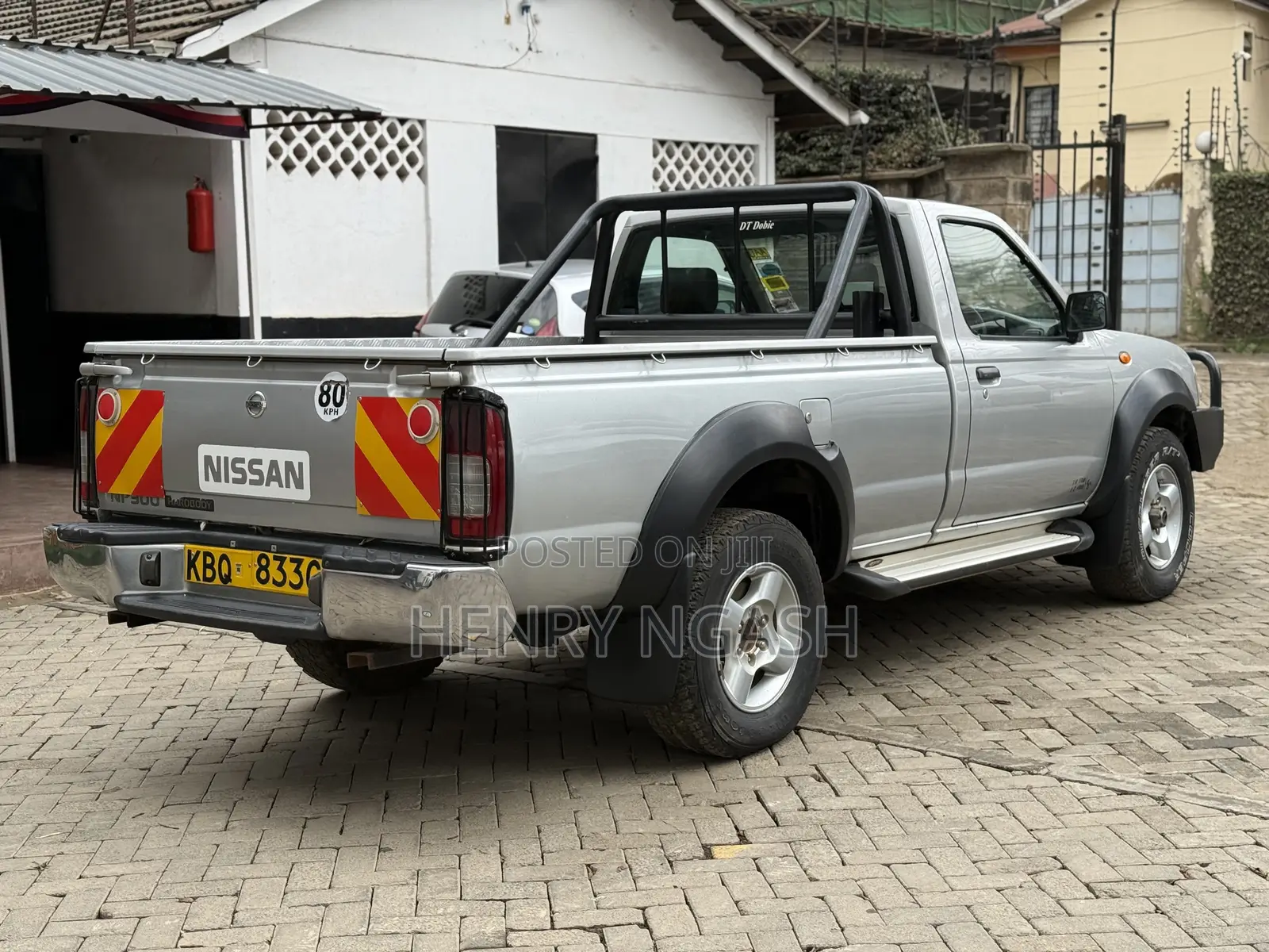 Nissan Hardbody 2010 Gray