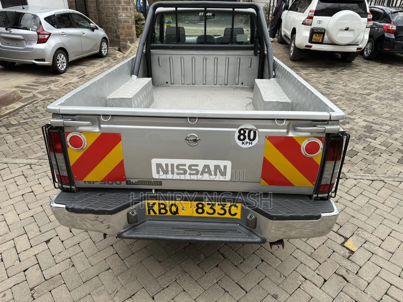 Nissan Hardbody 2010 Gray