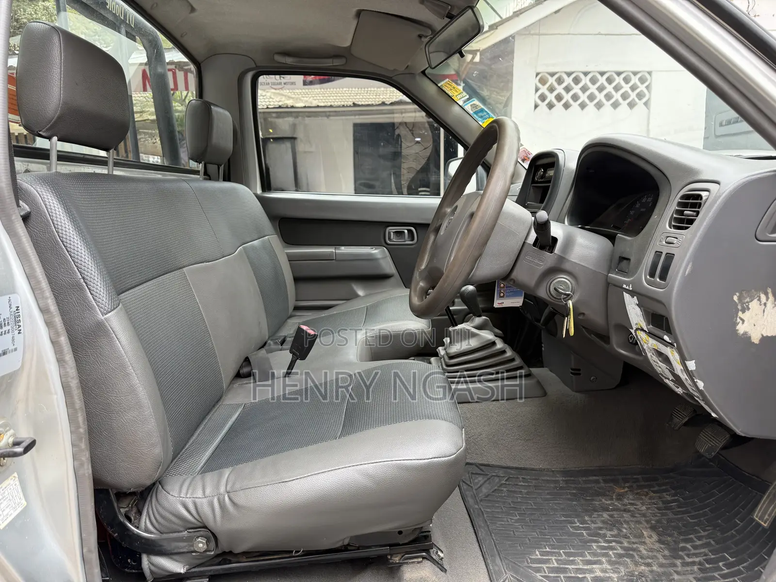 Nissan Hardbody 2010 Gray