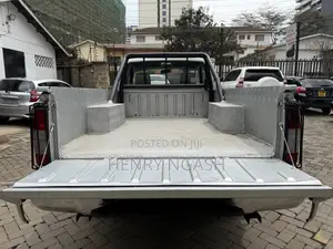 Nissan Hardbody 2010 Gray