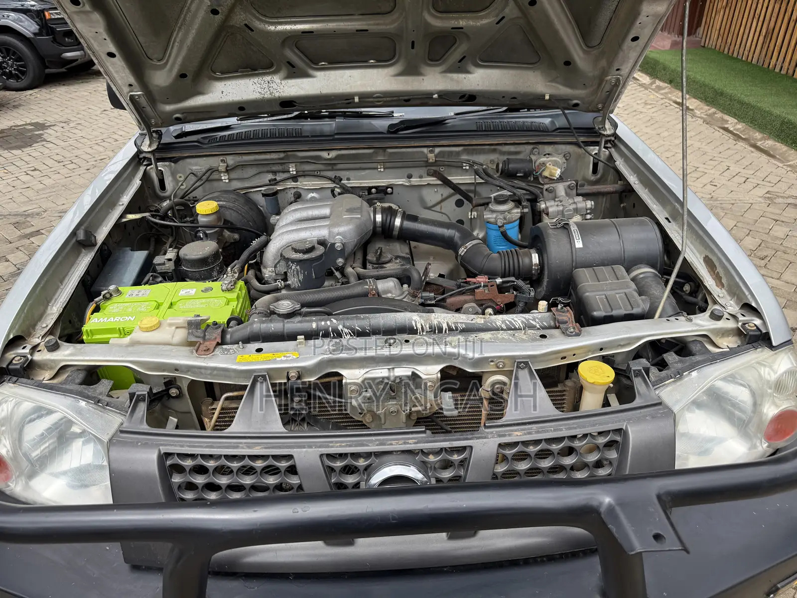 Nissan Hardbody 2010 Gray