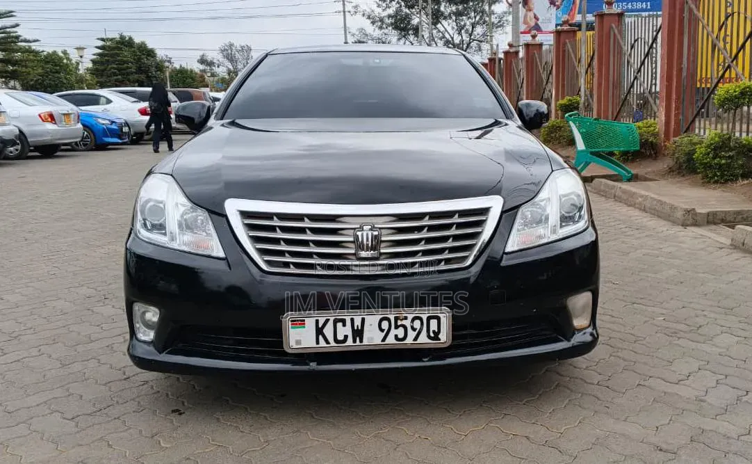Toyota Crown 2013 Black