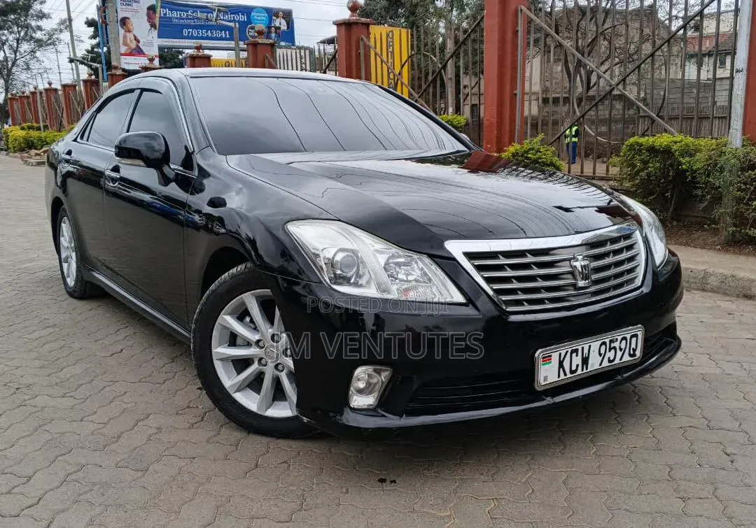 Toyota Crown 2013 Black