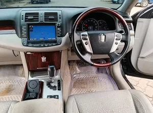 Toyota Crown 2013 Black