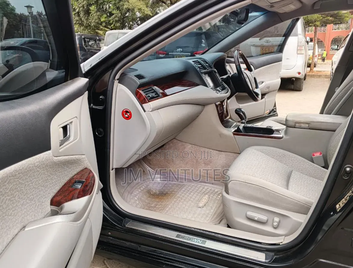 Toyota Crown 2013 Black