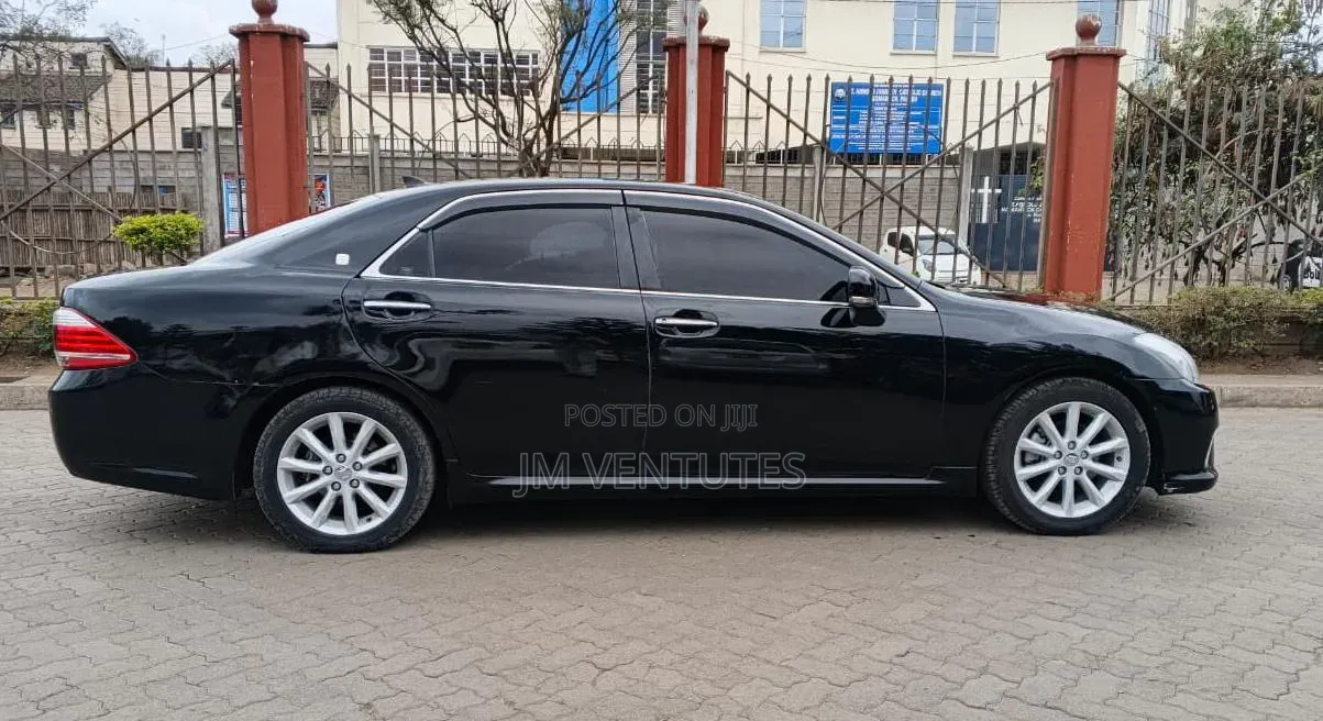Toyota Crown 2013 Black