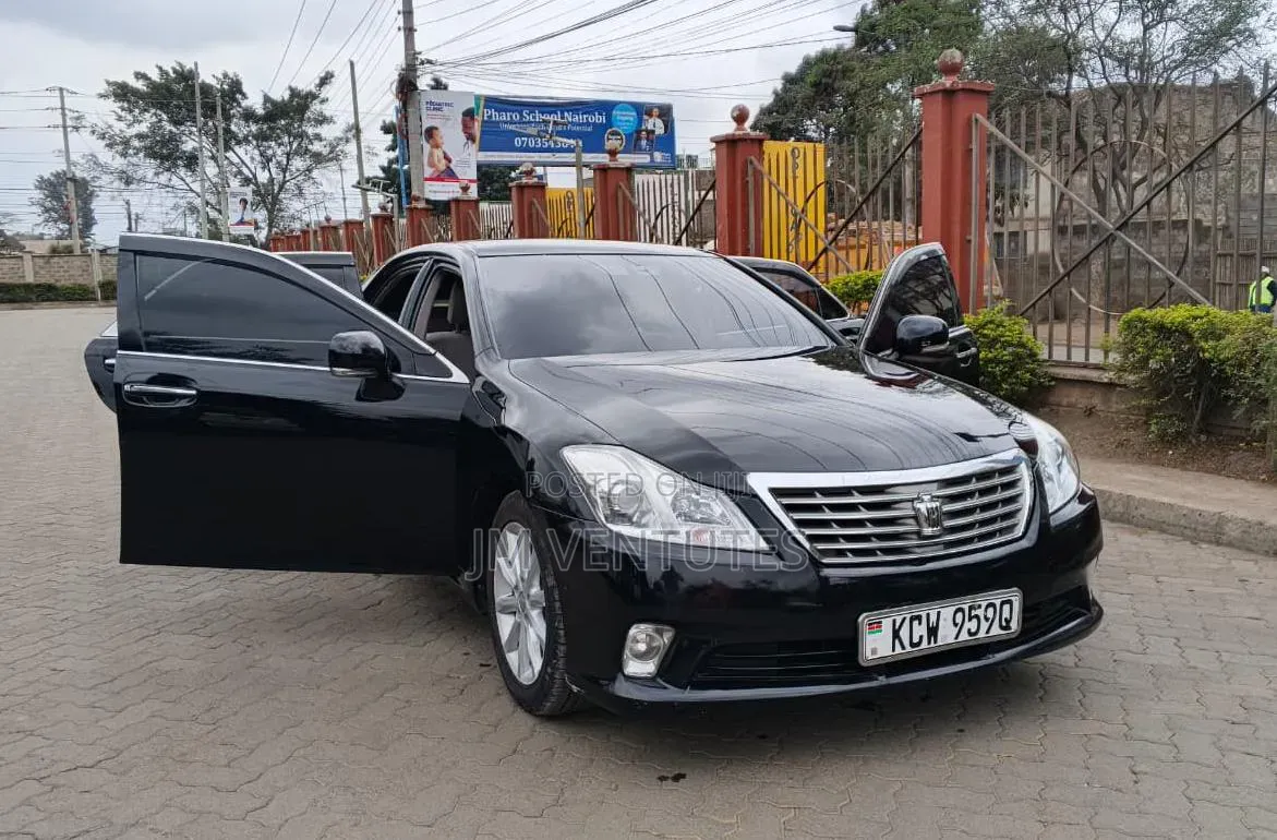 Toyota Crown 2013 Black