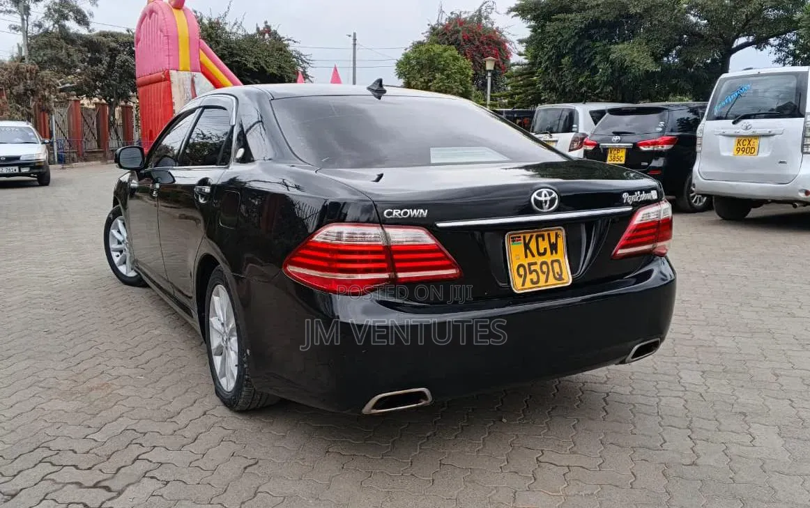 Toyota Crown 2013 Black