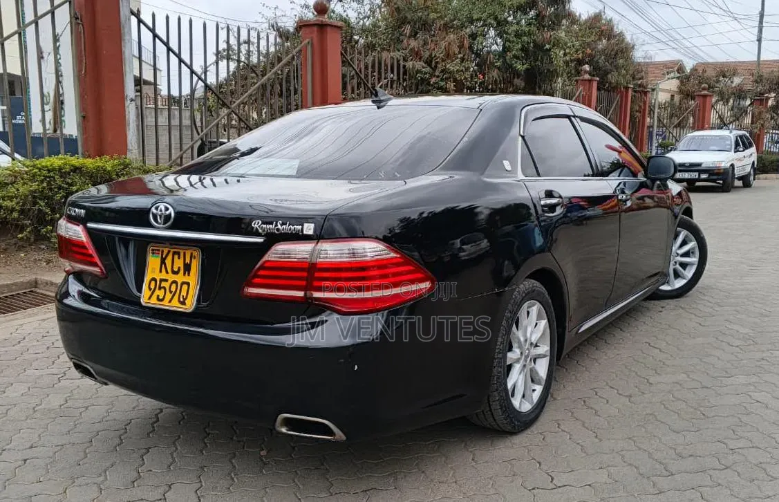 Toyota Crown 2013 Black