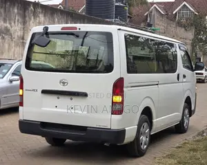 Toyota HiAce 2019 White