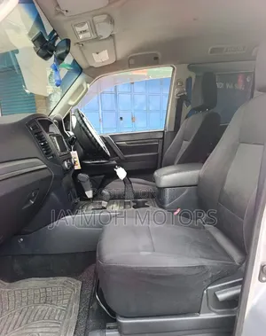 Mitsubishi Pajero 2013 Silver