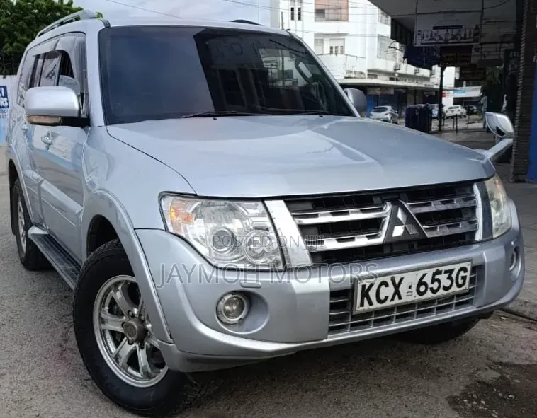 Mitsubishi Pajero 2013 Silver