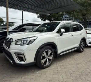 Subaru Forester Premium AWD 2019 White