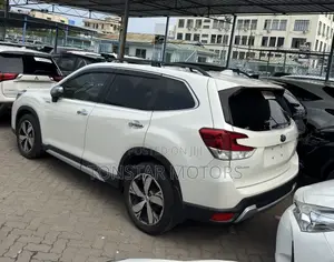Subaru Forester Premium AWD 2019 White