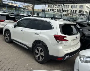 Subaru Forester Premium AWD 2019 White