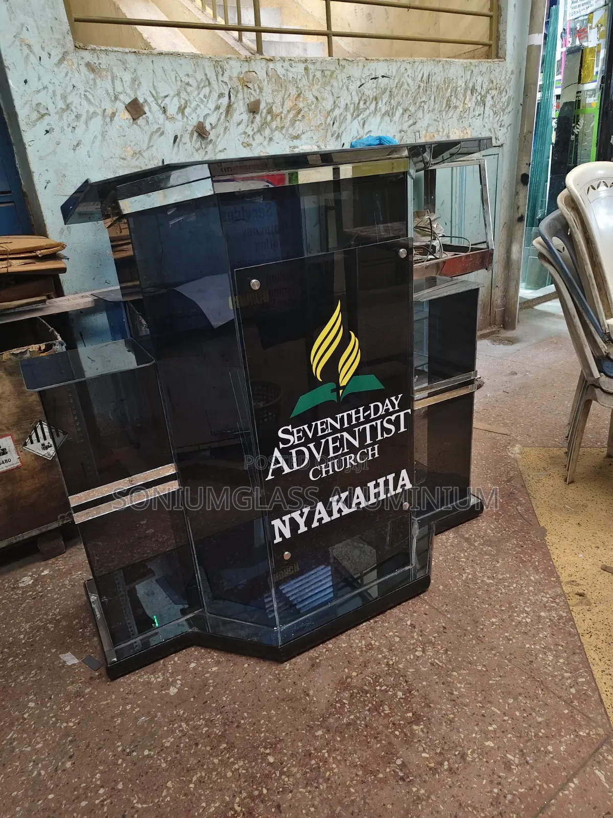 Pulpits Glass Free Delivery