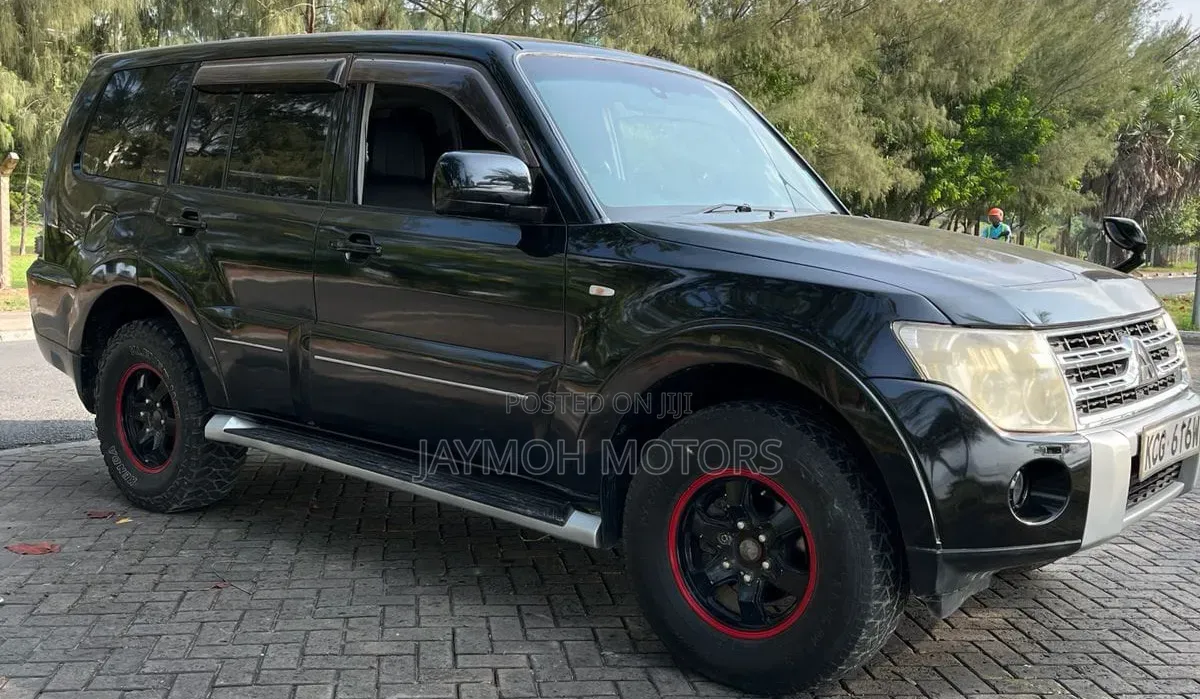 Mitsubishi Pajero 2010 Black