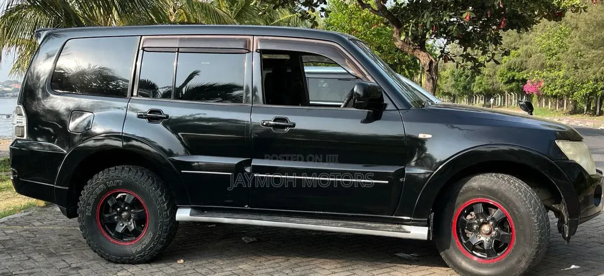 Mitsubishi Pajero 2010 Black
