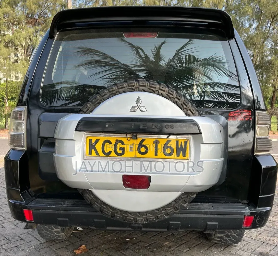 Mitsubishi Pajero 2010 Black