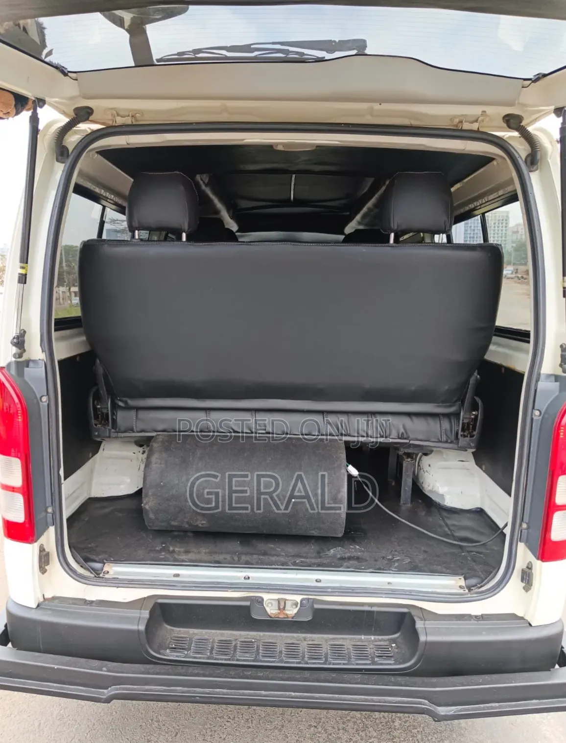 Toyota HiAce 2015 White
