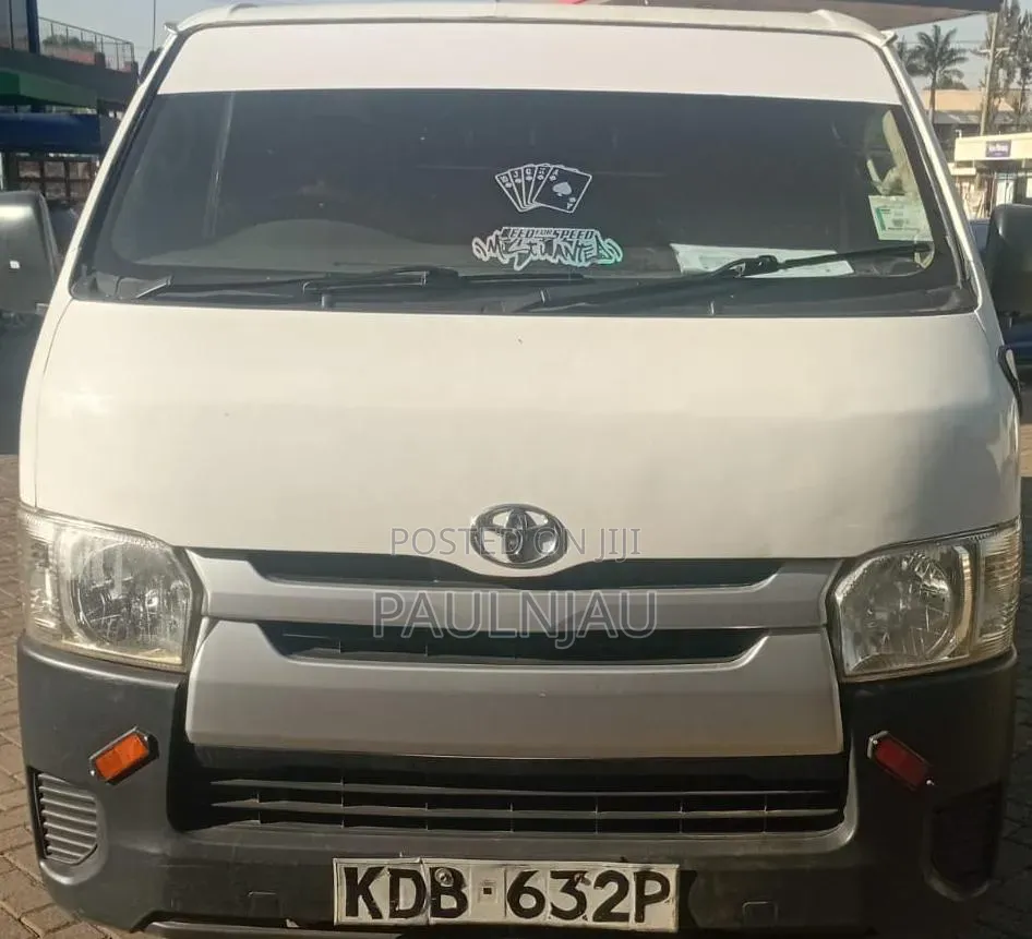 Toyota HiAce 2017 White