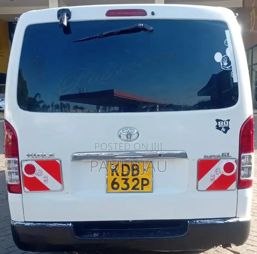 Toyota HiAce 2017 White