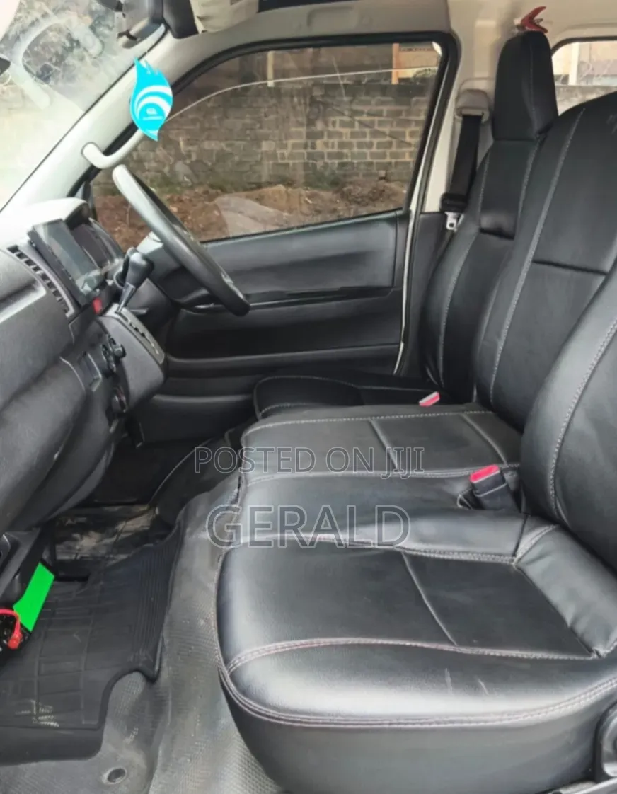 Toyota HiAce 2015 White