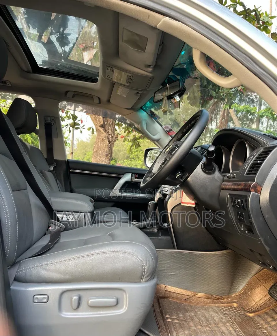 Toyota Land Cruiser 2014