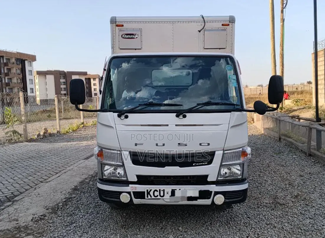 Mitsubishi Fuso 2015 White
